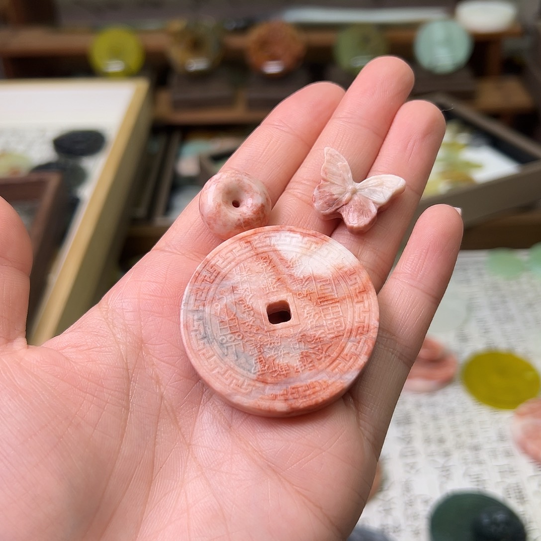 蛇纹石玉未镶嵌颈饰