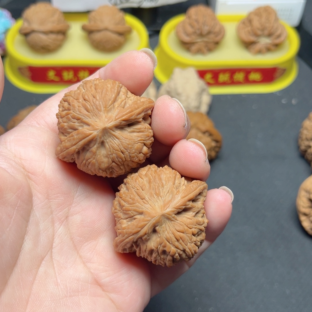 文玩核桃一物一拍29尺泥鳅背全品