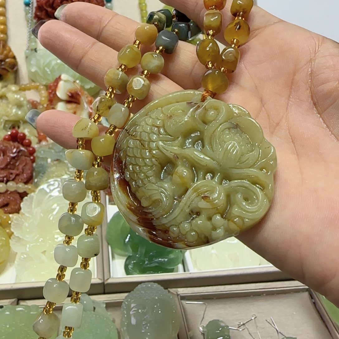 未镶嵌蛇纹石玉吊坠