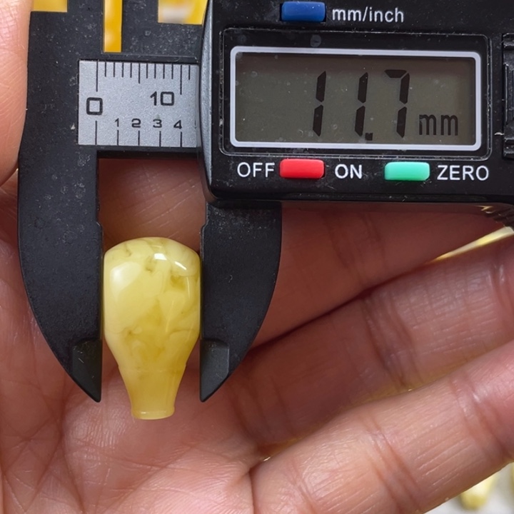 蜜蜡未镶嵌裸石25杂