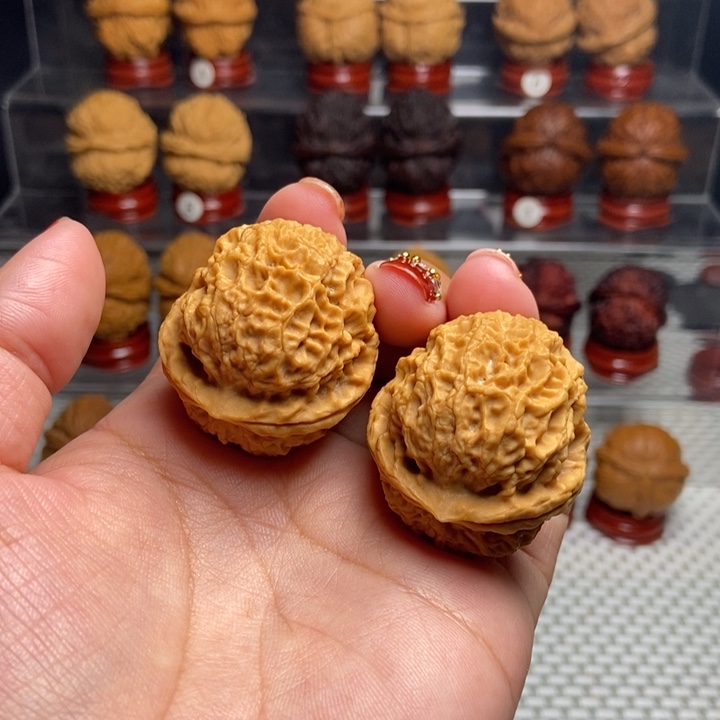 文玩核桃把件珊瑚绣球11