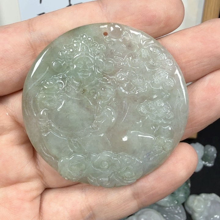 翡翠挂件未镶嵌翡翠