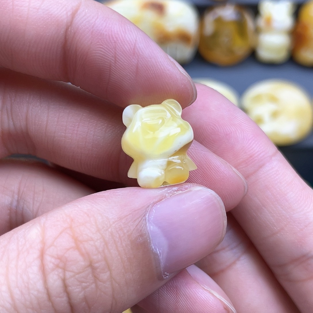 琥珀裸石未镶嵌蜜蜡