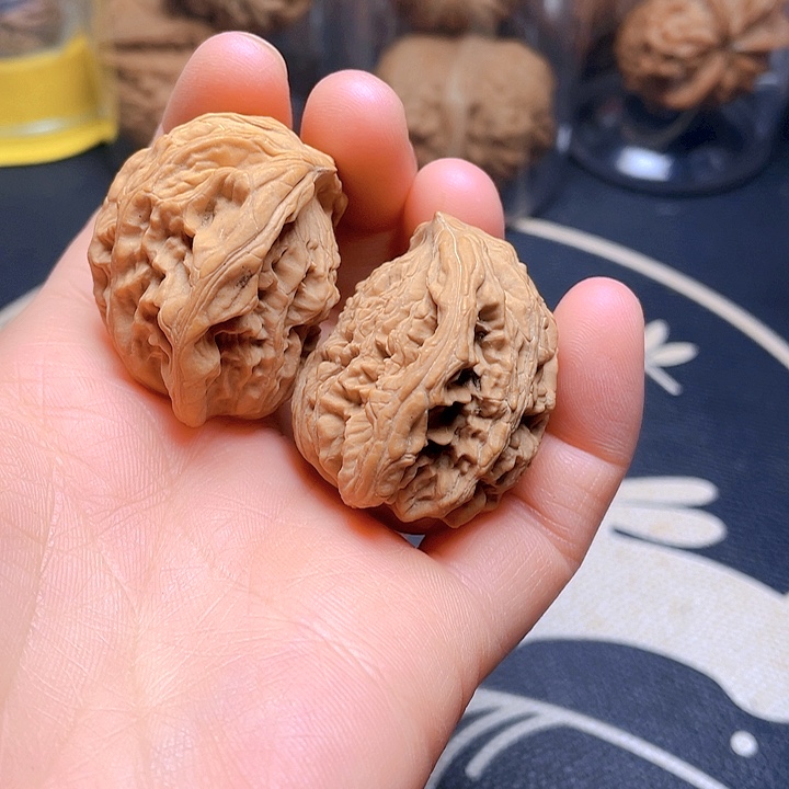 文玩核桃吊坠虎头蛇