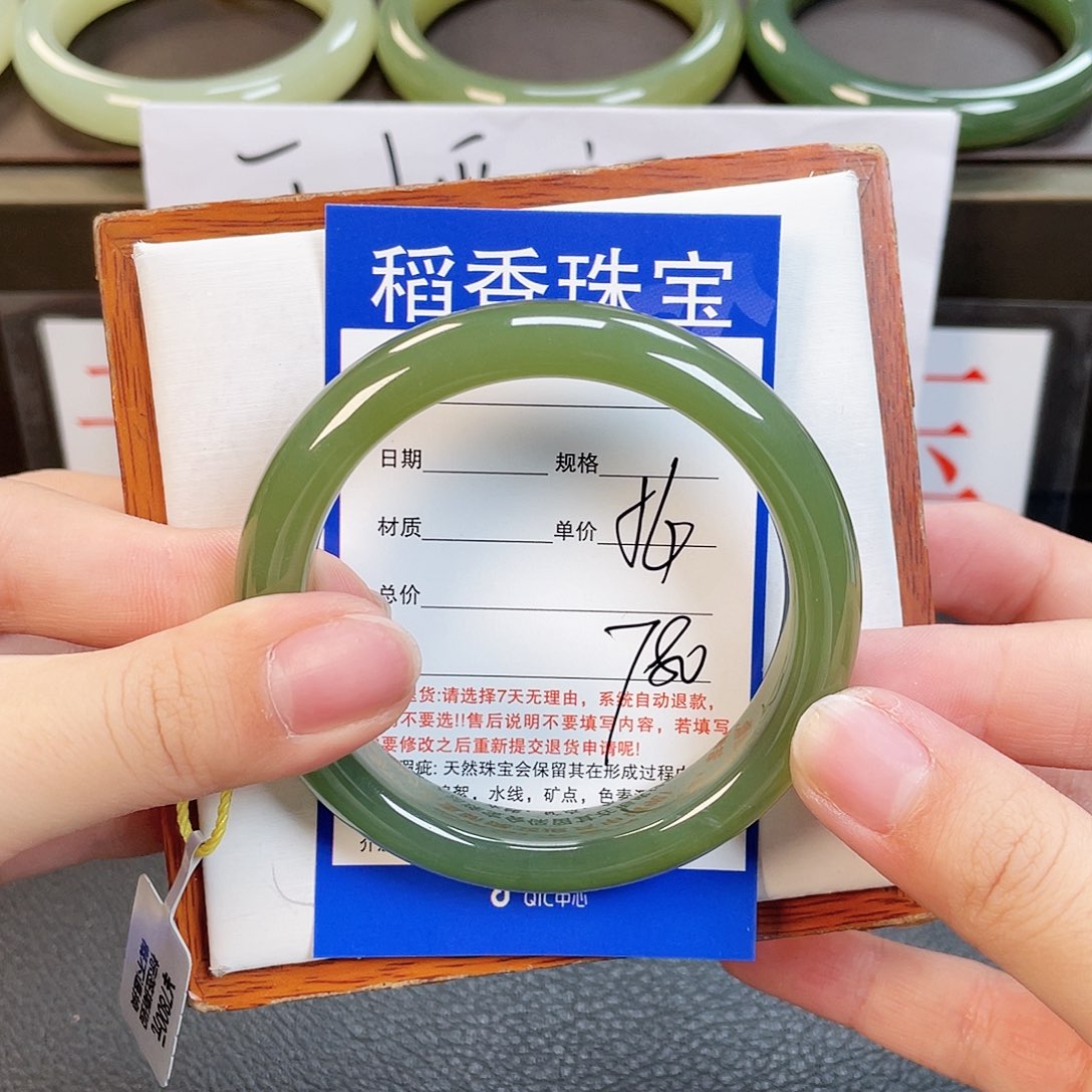 和田玉手镯未镶嵌