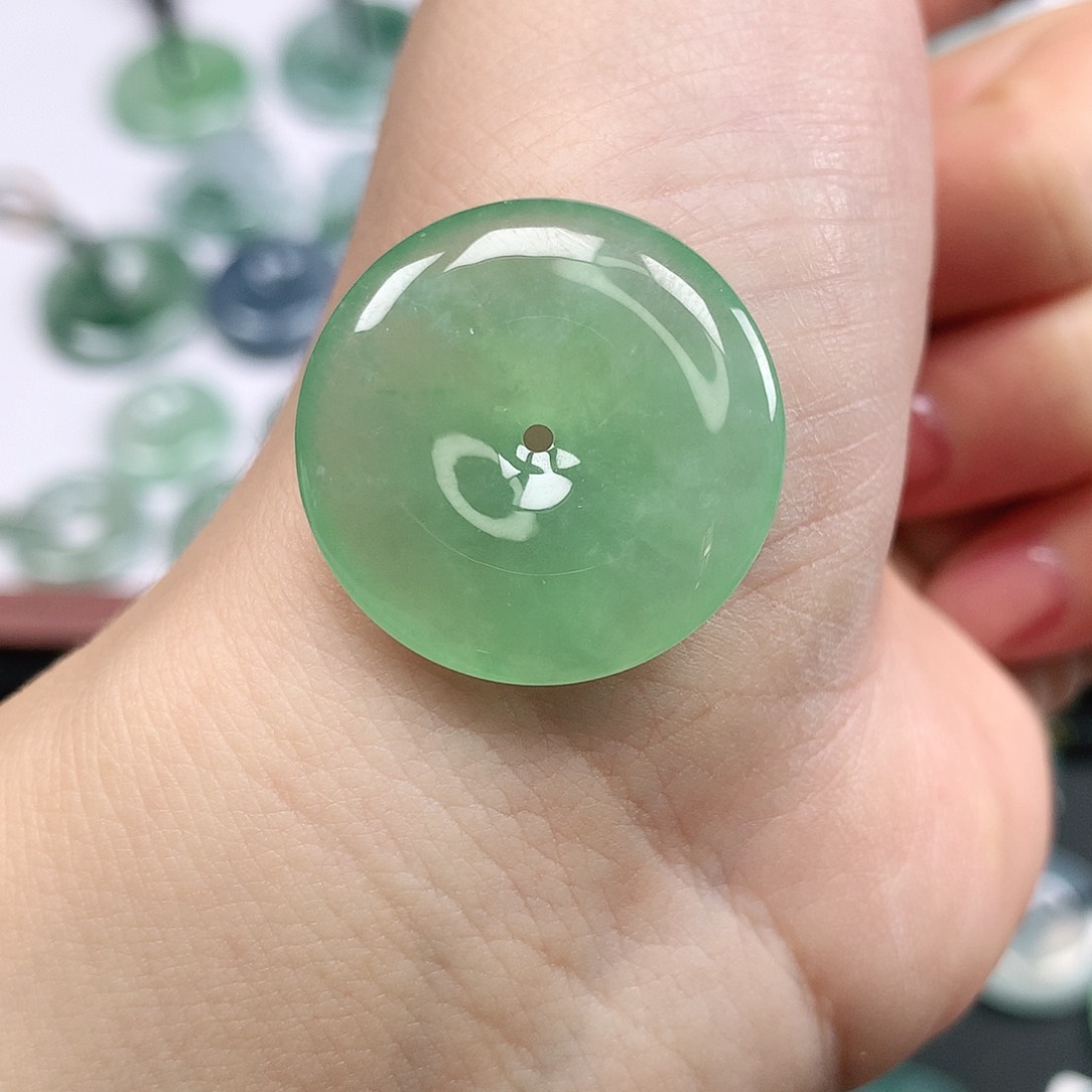 翡翠颈饰未镶嵌平安