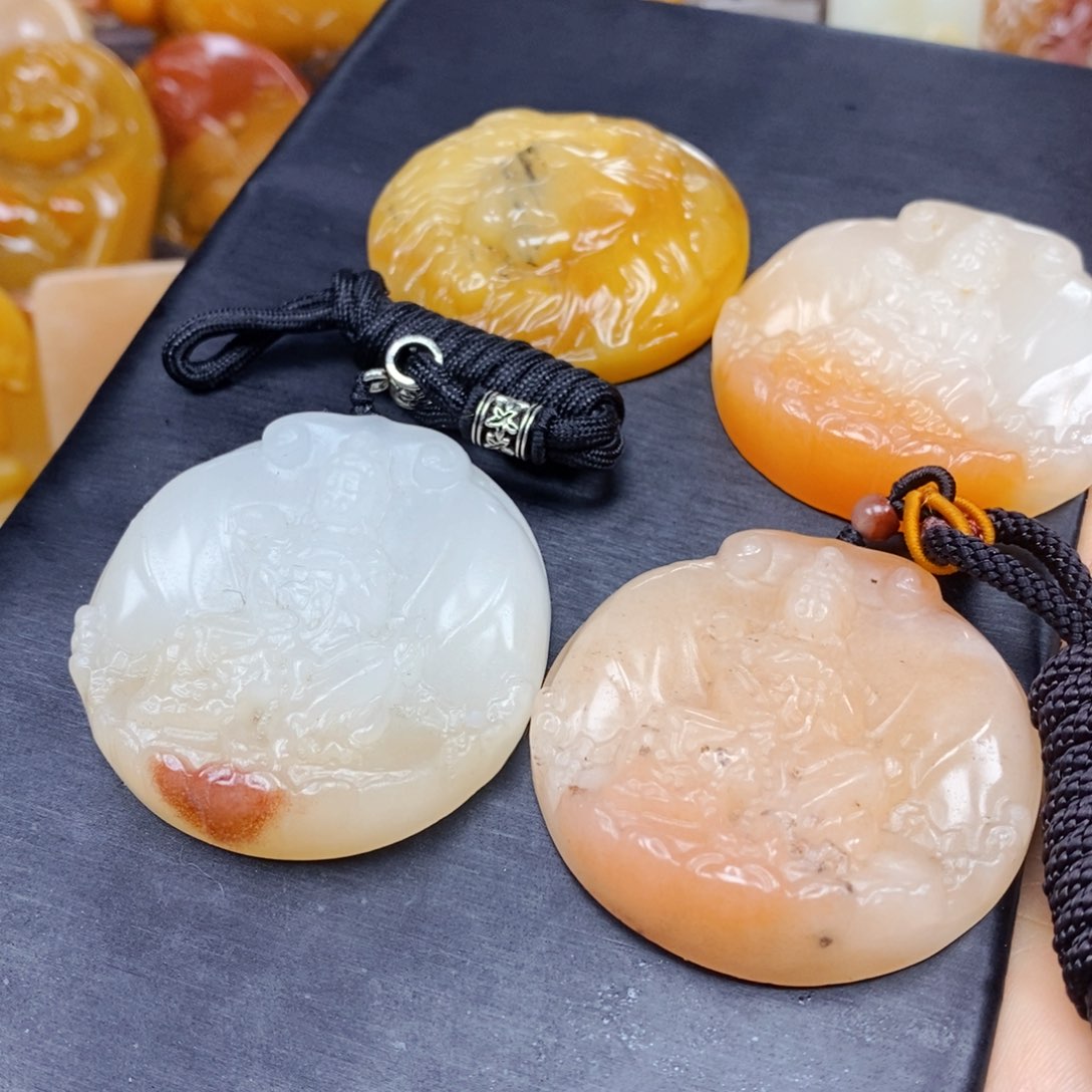 石英质玉颈饰未镶嵌