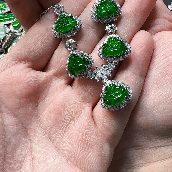 翡翠颈饰未镶嵌天然A货翡翠放漏