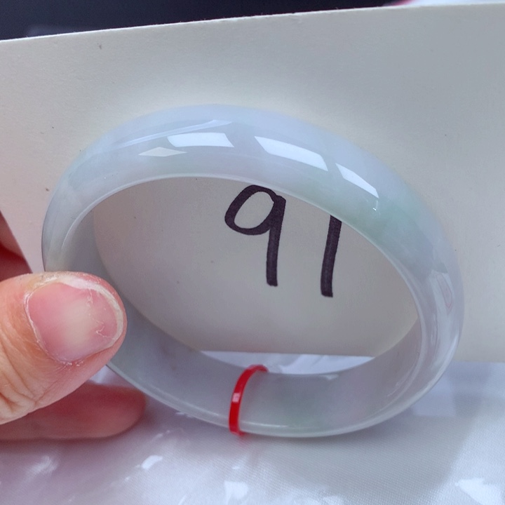 翡翠手镯未镶嵌翡翠