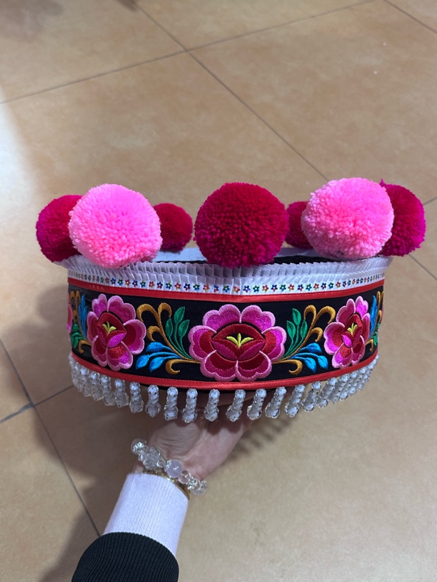 云南少数民族左脚舞楚雄彝族特色单花帽子舞蹈演出头饰