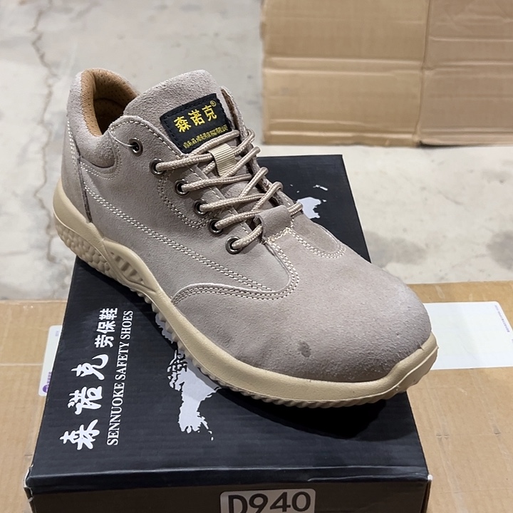编码940号。42码防砸防刺劳保鞋。