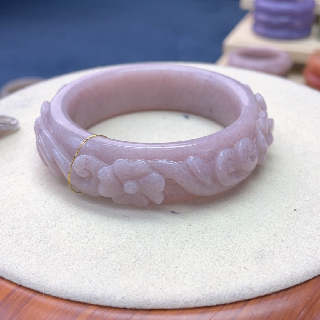 菲***菲石英质玉未镶嵌手镯