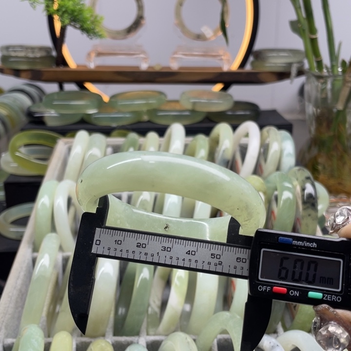 蛇纹石玉未镶嵌手镯178