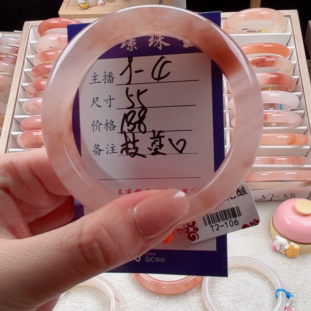 未镶嵌手镯石英质玉