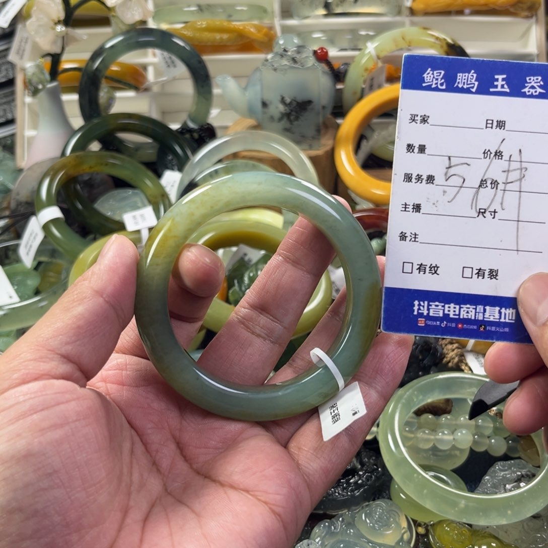 蛇纹石玉手镯未镶嵌