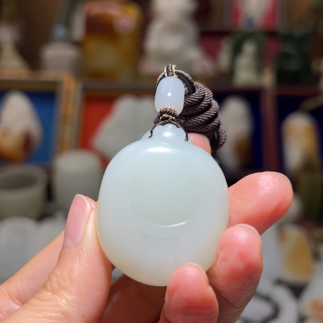 道***易和田玉未镶嵌挂件