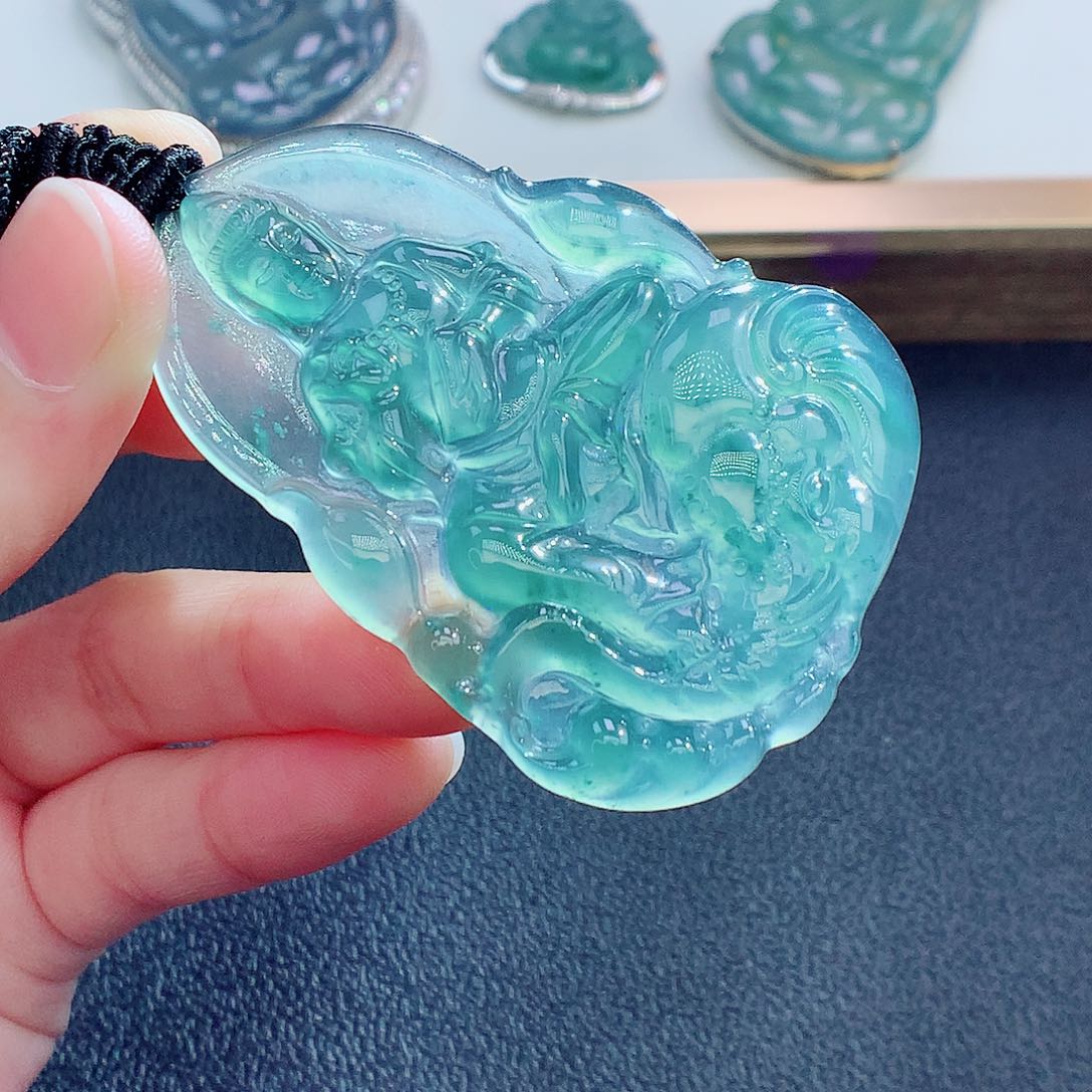 翡翠颈饰未镶嵌翡翠