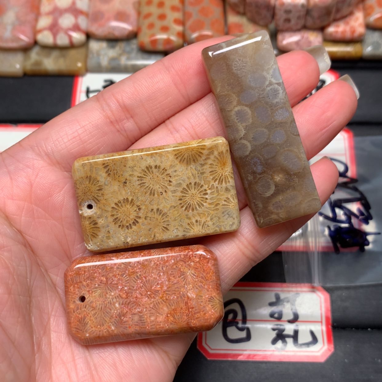 【闪购商品】未镶嵌颈饰硅化玉红****花