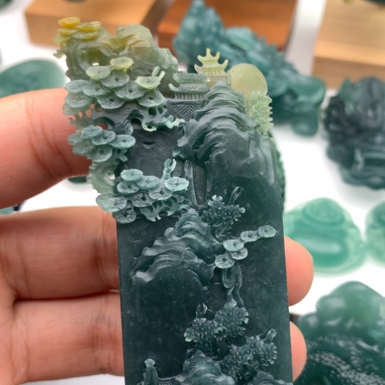 定制翡翠未镶嵌龙王翡翠