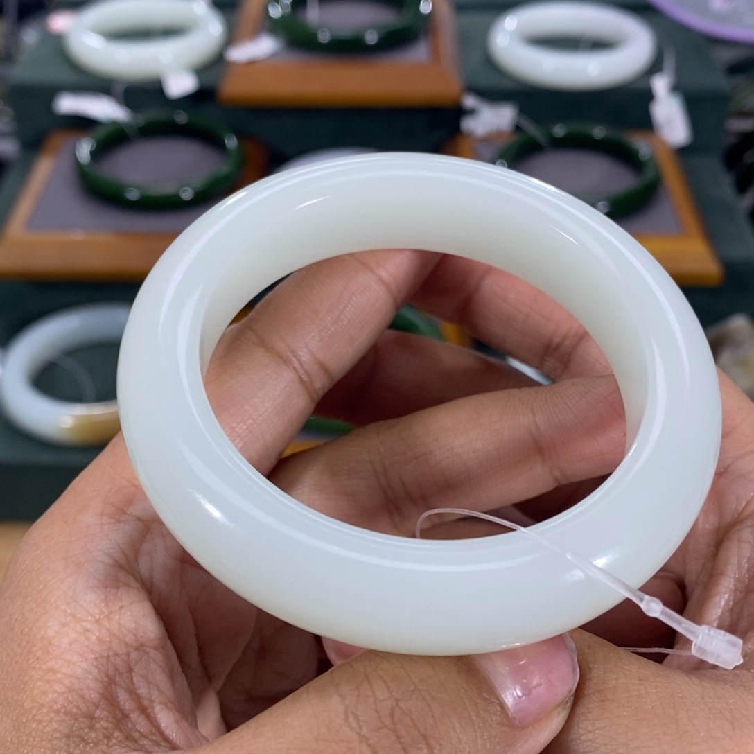 和田玉手镯未镶嵌