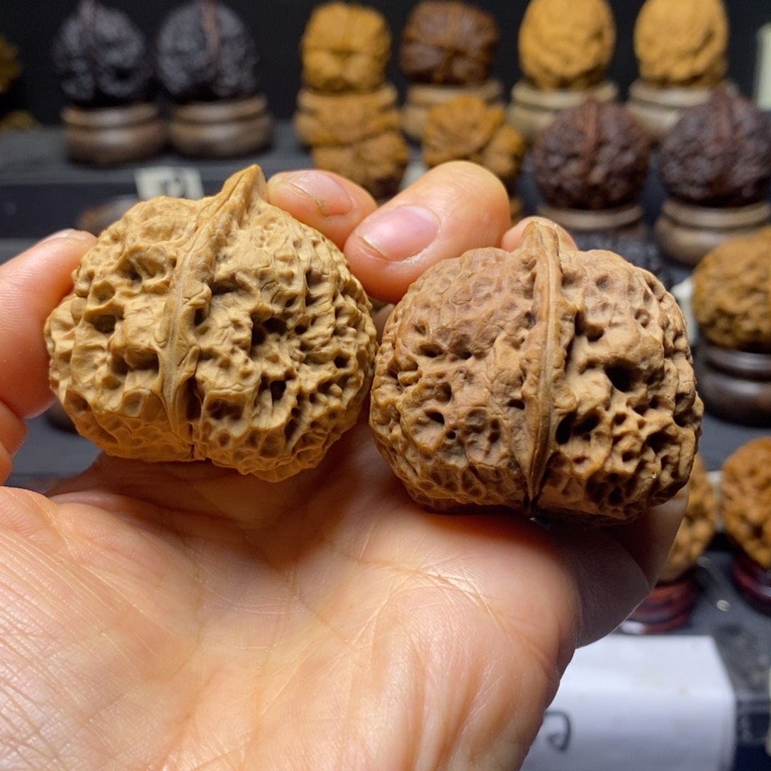 吊坠文玩核桃红山战虎44