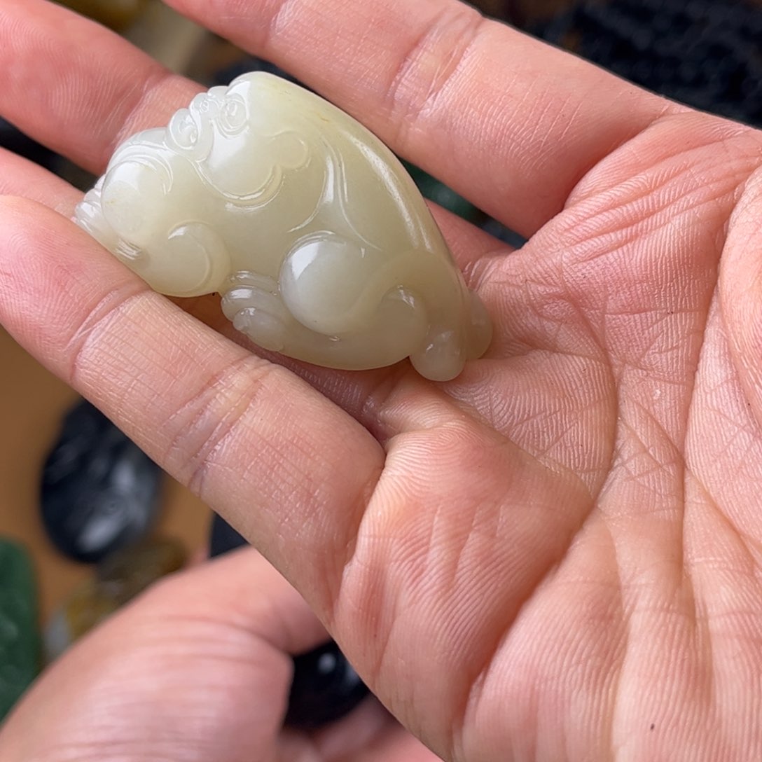 和田玉颈饰未镶嵌绿****娃