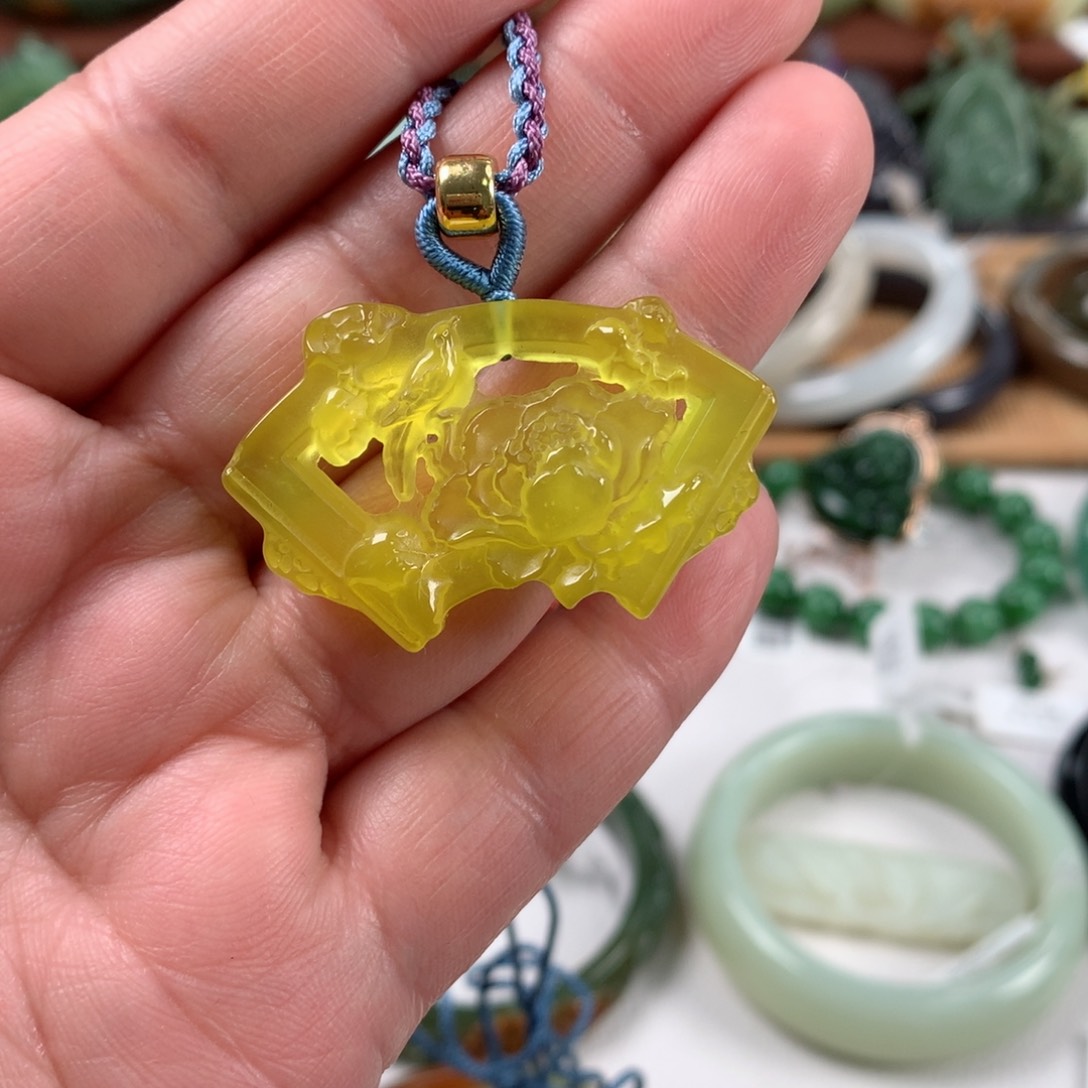 岫玉颈饰未镶嵌吊坠