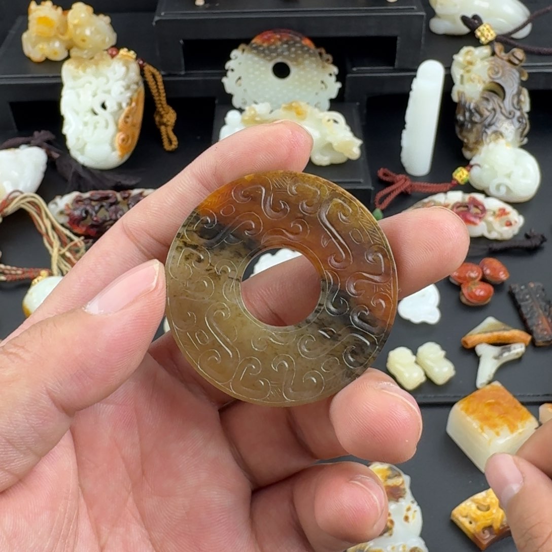 和田玉（糖玉）颈饰未镶嵌龙*闲