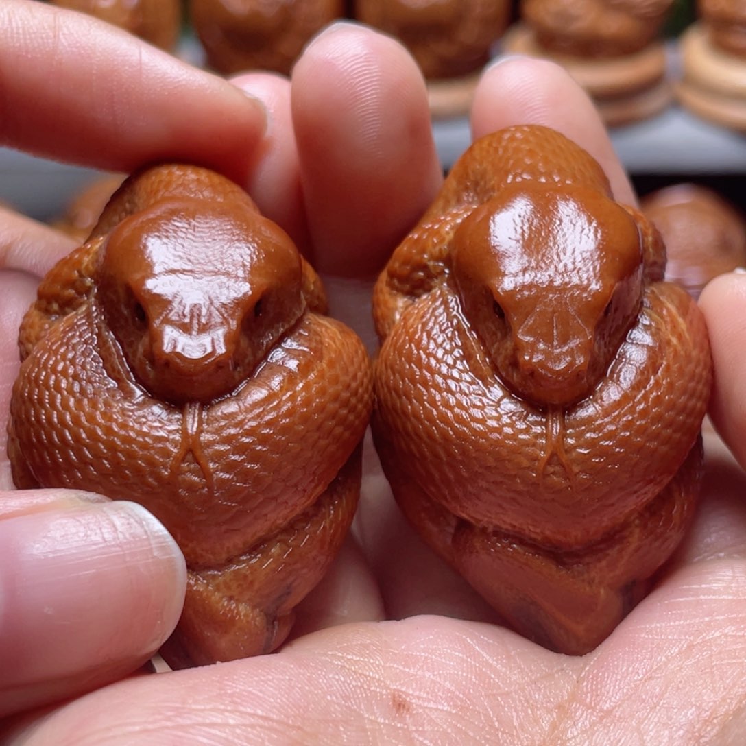 吊坠橄榄核蛇手球3.3