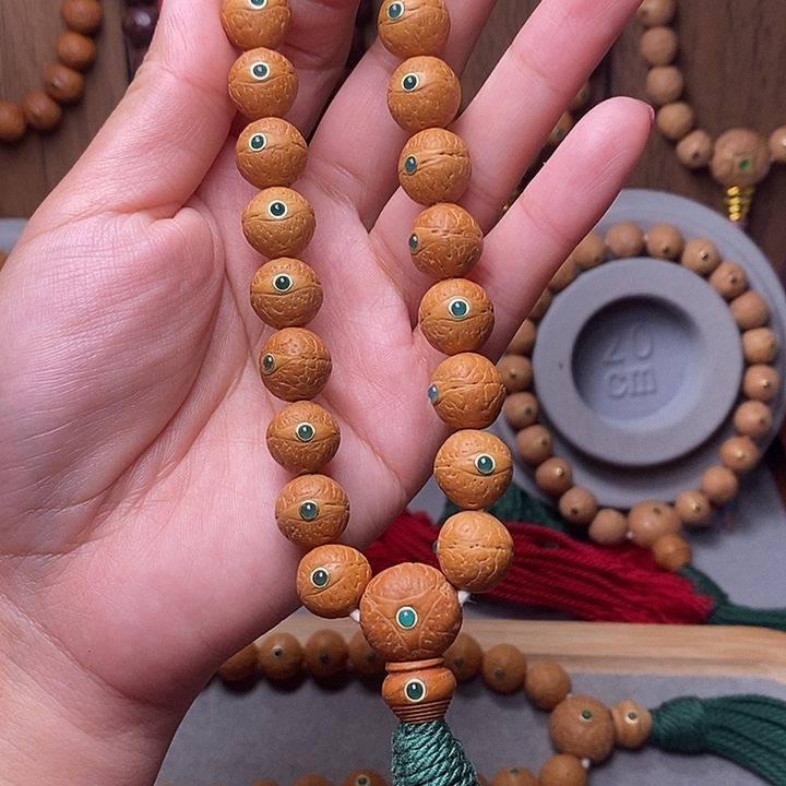 杰***娃手串凤眼菩提12mm➕绿宝石镶嵌