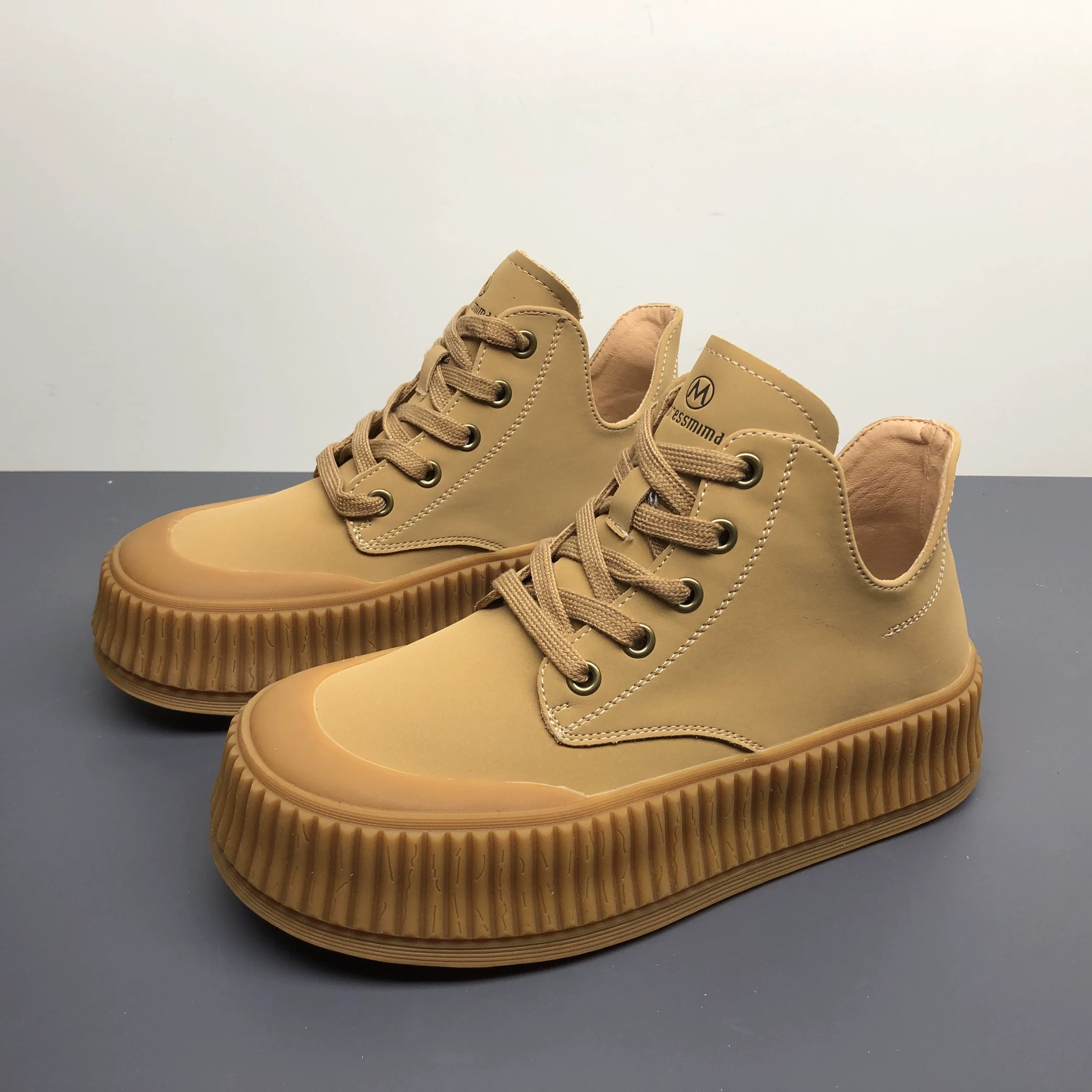 潮款经典女款休闲高帮鞋