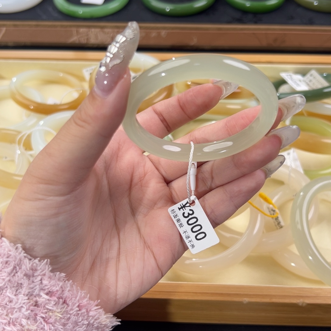 夏***诞和田玉未镶嵌手镯