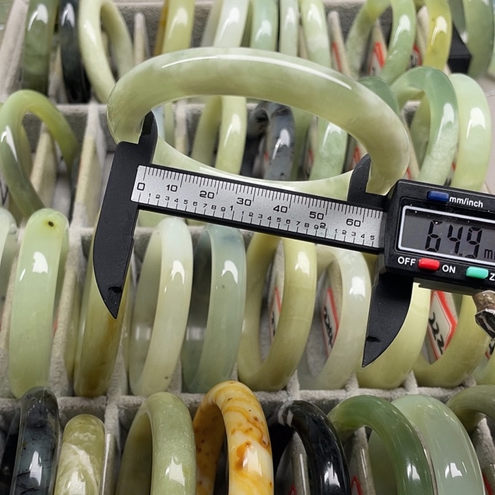 蛇纹石玉未镶嵌手镯218