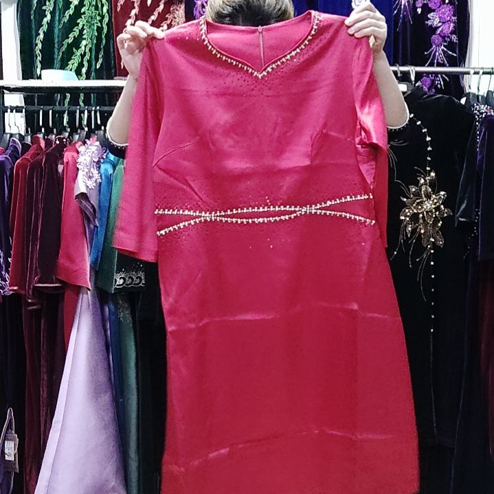品牌亮酒红色醋酸重工中长连衣裙4xl135斤左右