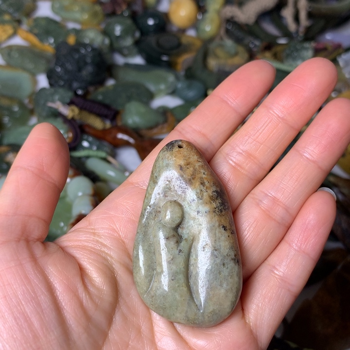 岫岩河磨玉（透闪石质玉）吊坠未镶嵌