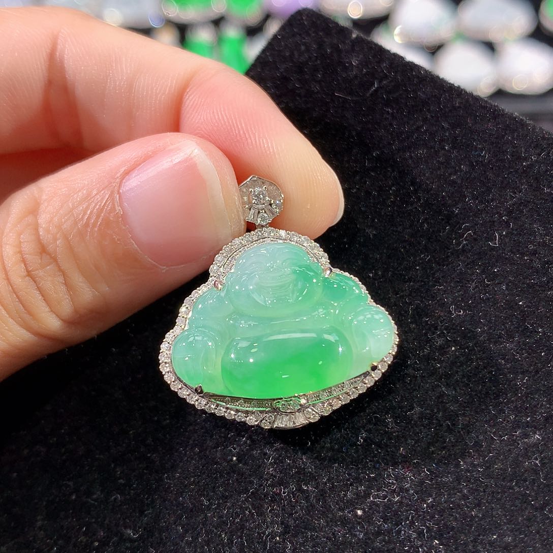 翡翠18K金镶嵌颈饰