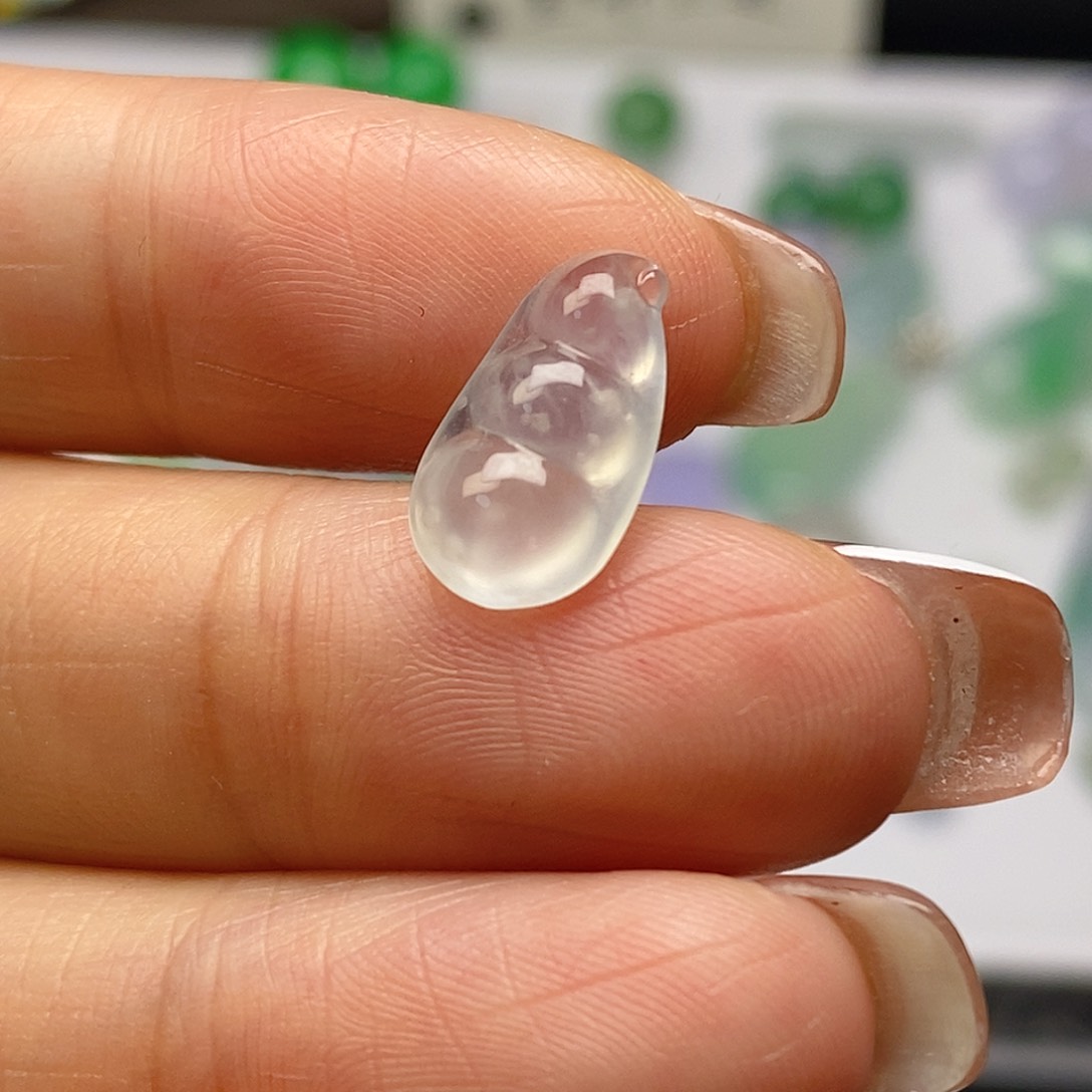 翡翠未镶嵌颈饰福豆