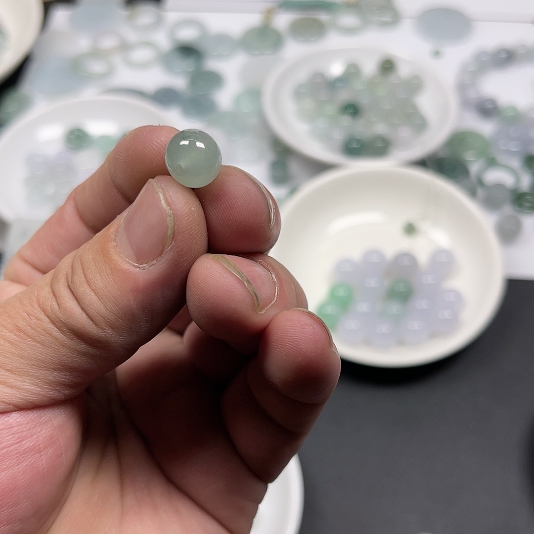 翡翠未镶嵌吊坠(不含链)8*10的天空蓝鼓珠