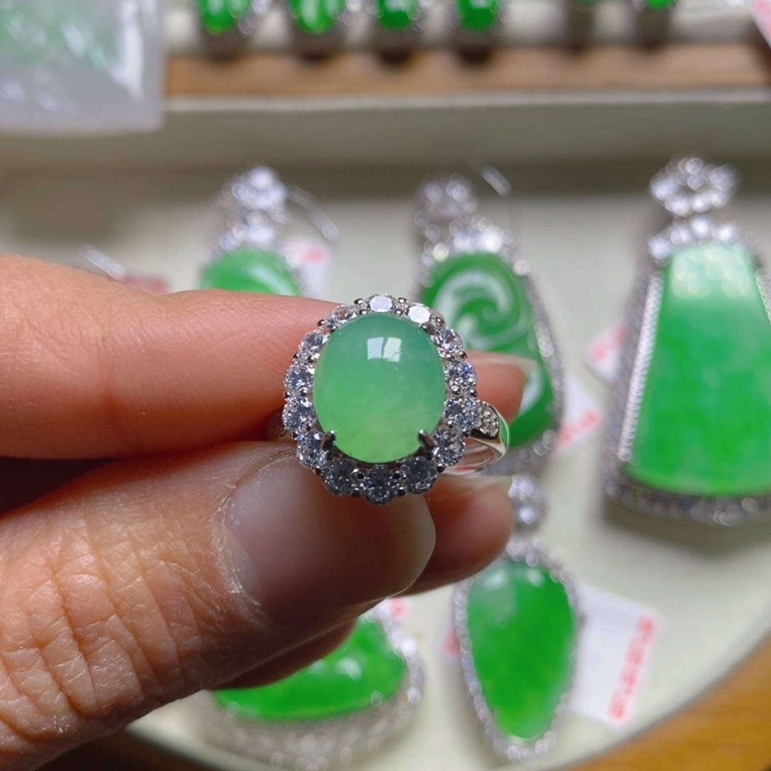 翡翠颈饰银S925镶嵌女戒