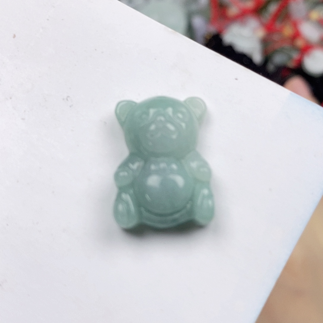翡翠未镶嵌颈饰熊