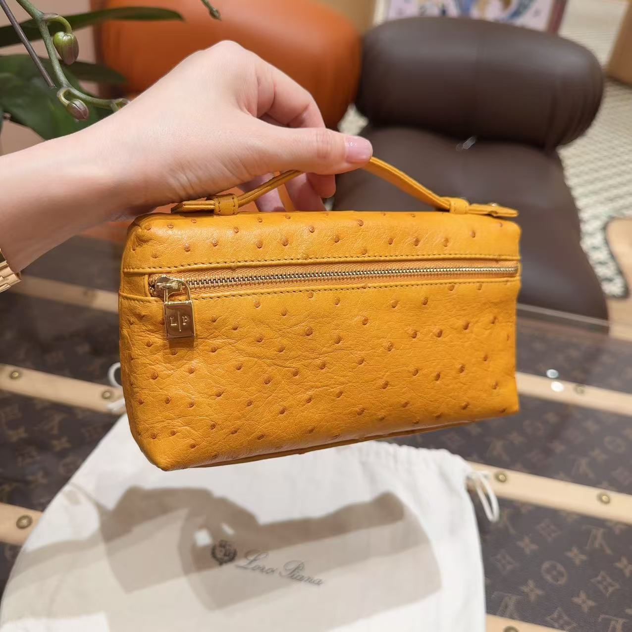 99新  loro piana 鸵鸟皮 琥珀黄 无肩带款