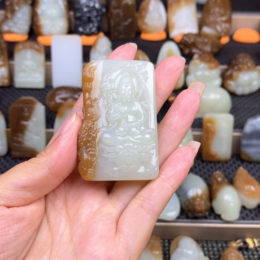 八***财和田玉未镶嵌颈饰
