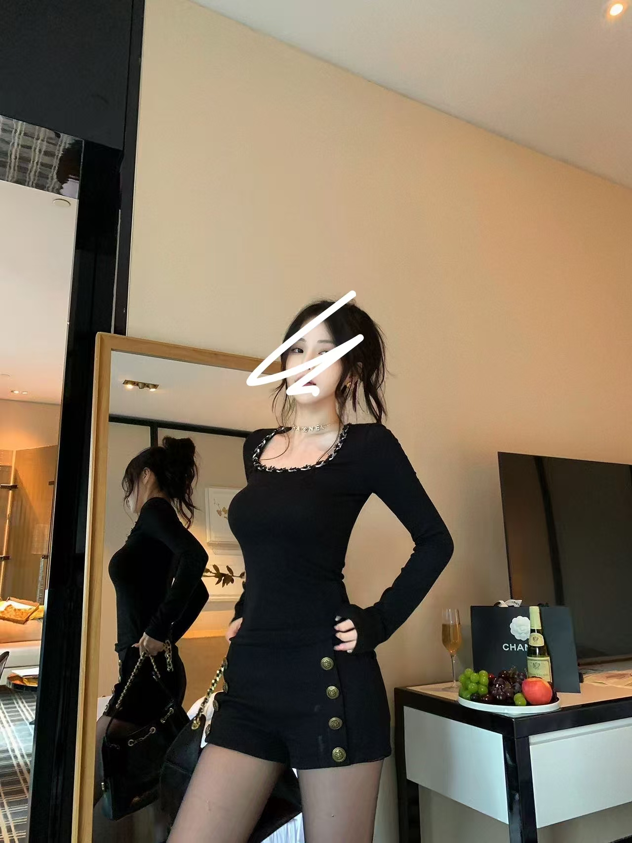 【米妮】“经典织带”领口织带方领拼接打底衫上衣