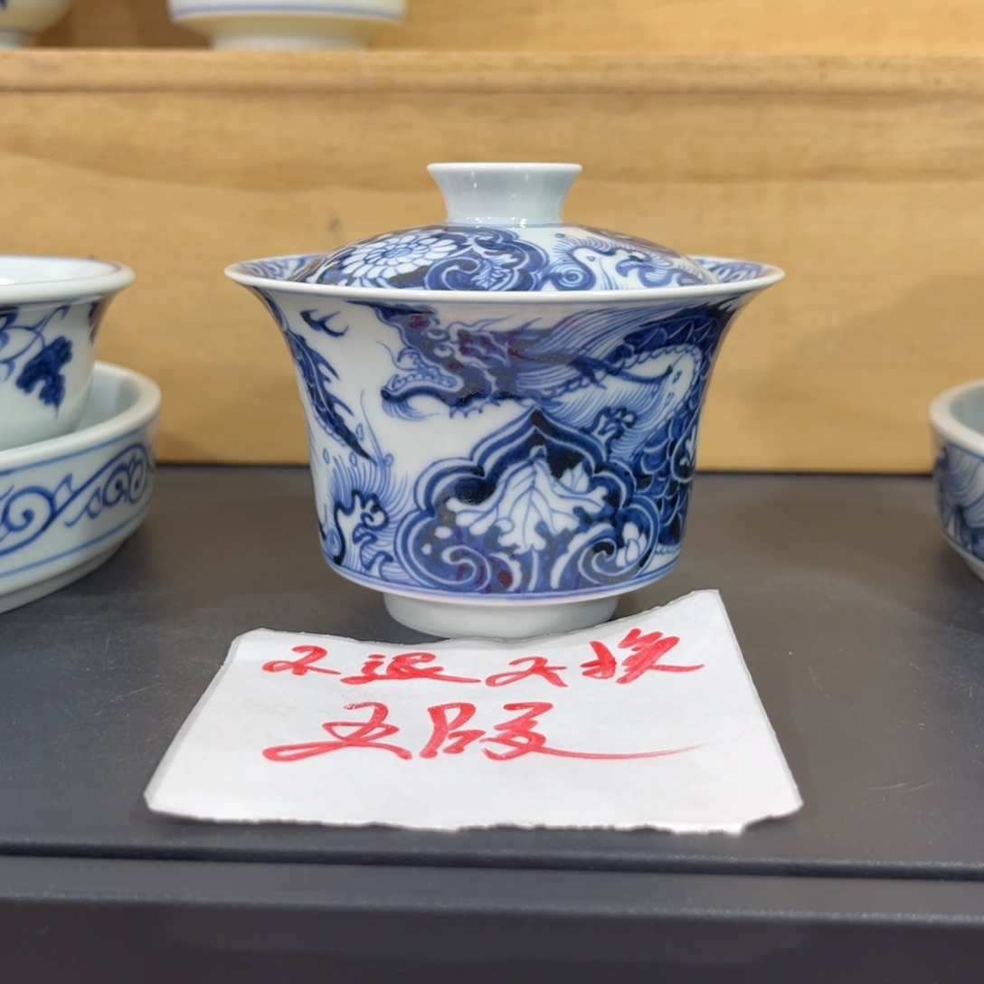 手绘仿元穿花龙马蹄盖碗