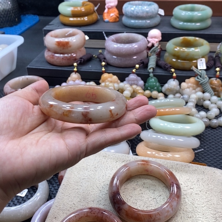 未镶嵌手镯石英岩玉