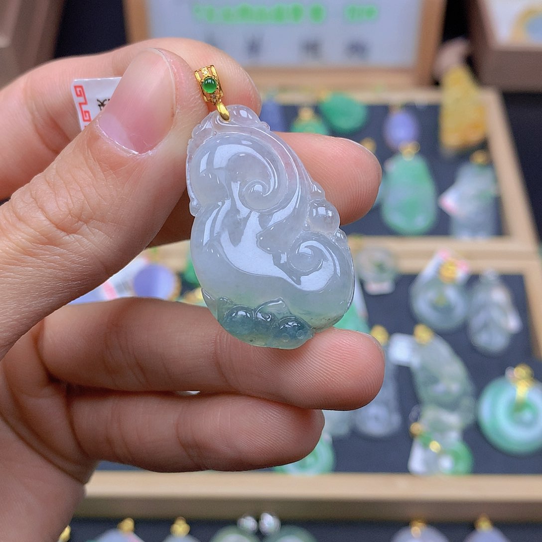 翡翠颈饰18K金镶嵌翡翠