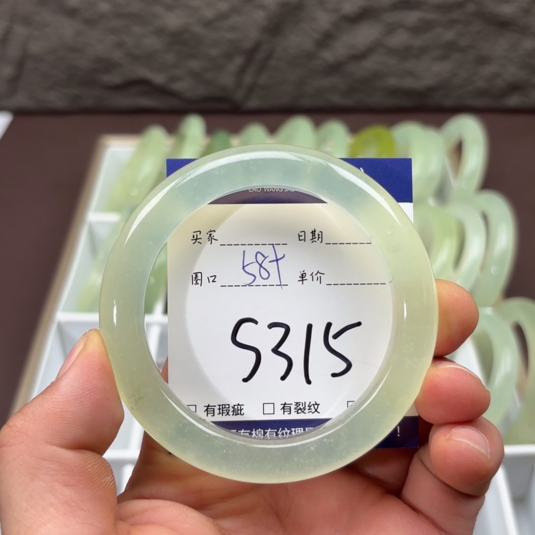 岫玉未镶嵌手镯手镯