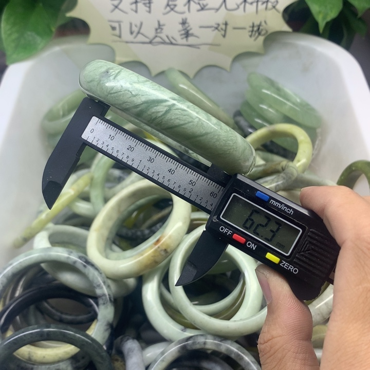 蛇纹石玉未镶嵌手镯81