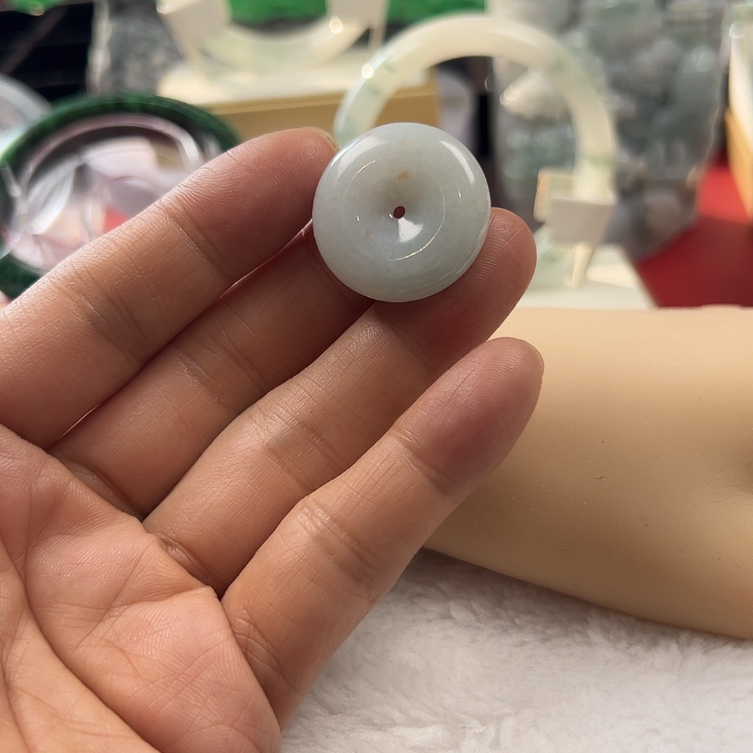 颈饰未镶嵌翡翠平安扣