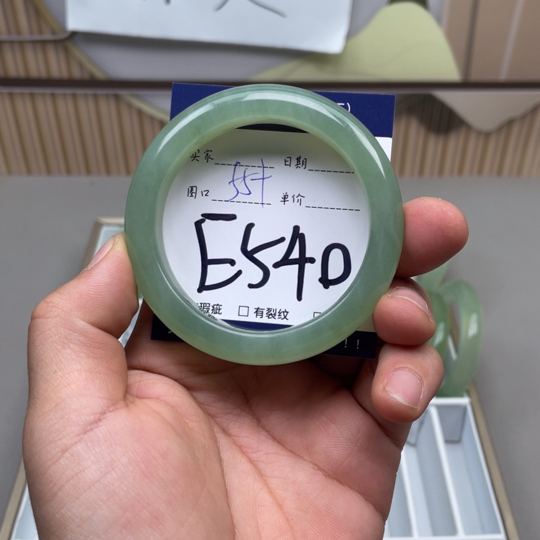 岫玉手镯手镯未镶嵌